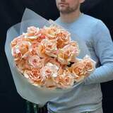 Photo of 25 Shimmer lace roses in a bouquet «Lace peach»