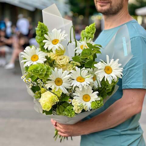 Field bouquet with daisies «Blooming field», Flowers: Tanacetum, Rubus Idaeus, Molucella, Allium, Matthiola, Eustoma