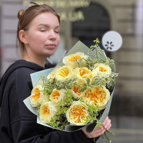 Photo of 11 exquisite Antonia peony roses in a bouquet «Gentle Sun»