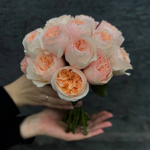 Весільний букет з піоновидної троянди «Джульєтта»