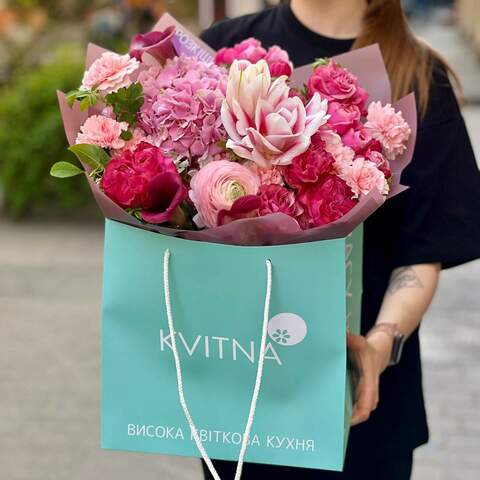 Photo of Juicy bouquet in pink shades «Fragrant raspberry»