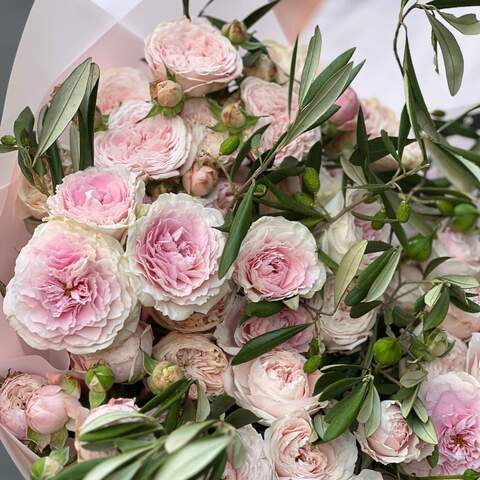 Photo of Delicate bouquet of lacy spray roses «Fairy Garden»