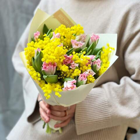 Букет «Расцветающее сердце», Цветы: Мимоза, Тюльпан