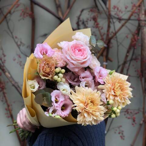 Photo of Romantic bouquet in warm shades «Golden time»