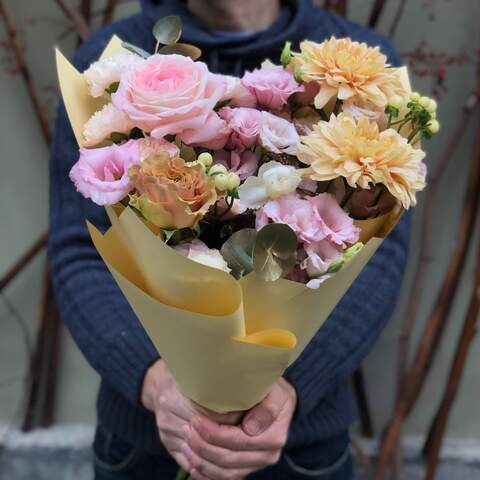 Photo of Romantic bouquet in warm shades «Golden time»