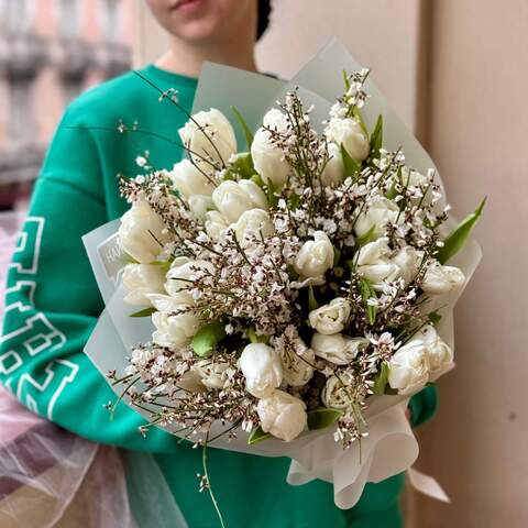 Photo of Light bouquet of tulips and genista «Snow-white flowers»