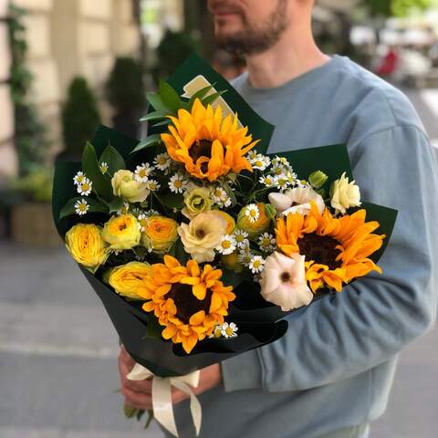 Sunny bouquet in a field style «Golden Sparks», Flowers: Ranunculus, Peony Spray Rose, Magnolia, Tanacetum, Helianthus