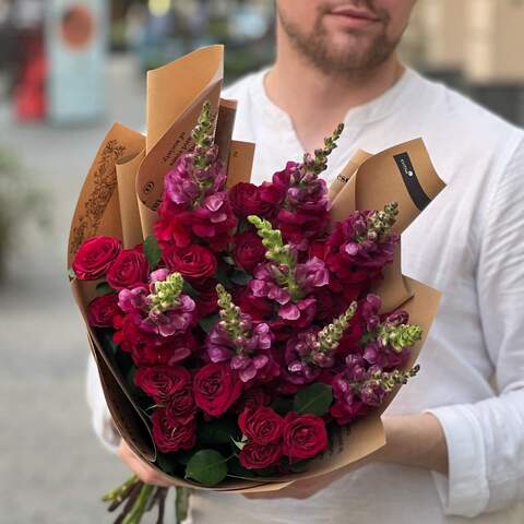 Deep burgundy bouquet «Ruby Shining», Flowers: Antirinum, Bush Rose