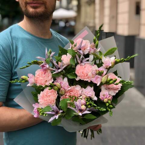 Delicate fragrant bouquet «Stellar Mood», Flowers: Rubus Idaeus, Freesia, Clematis, Dianthus