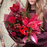 Photo of Bright red bouquet «Ruby Dawn»