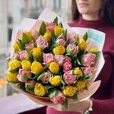 Photo of Bright peony shaped tulips in a colorful mix «Sunny Dream»