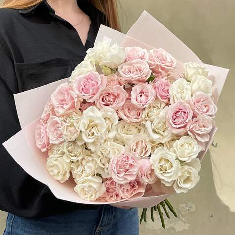 15 кустовых роз в букете «Лепестковые кружева», Цветы: Роза кустовая