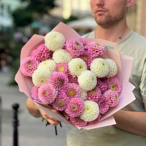 35 dahlias in a bouquet «Pink Ice cream», Flowers: Dahlia