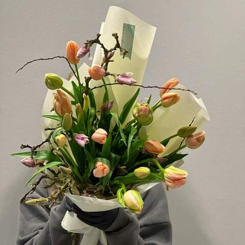 Bouquet «Spring in Japan», Flowers: Tulipa, Magnolia