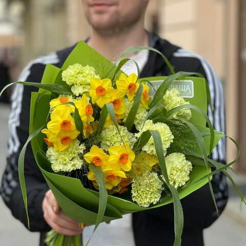 Rich fragrant bouquet «Sunny thought», Flowers: Dianthus, Narcissus, Panicum