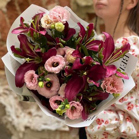 Rich and delicate bouquet with premium Tropical Dragon lilies «Plum Aroma», Flowers: Eustoma, Lilium