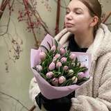 Photo of 19 Katinka peony-shaped tulips in a bouquet «Lavender Petal»