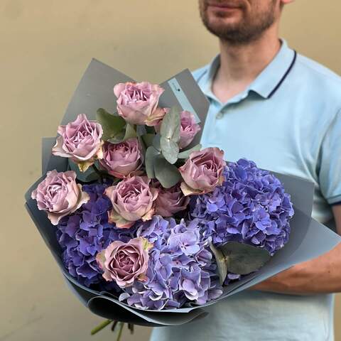 Bouquet «Blueberry cake», Flowers: Rose, Hydrangea, Eucalyptus
