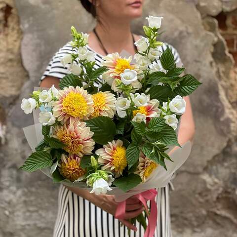 Light bouquet with dahlias «Melody of Summer», Flowers: Rubus Idaeus, Dahlia, Campanula