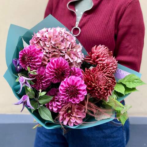 Bouquet «Raspberry Note», Flowers: Hydrangea, Dahlia, Chrysanthemum, Clematis