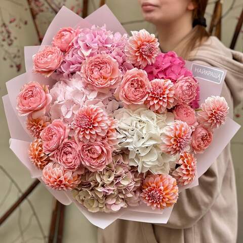 Large bouquet with dahlias and hydrangeas «Peach Garden»