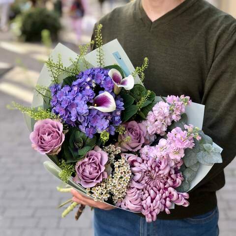 Bouquet «Blueberry candy», Flowers: Hydrangea, Rose, Zantedeschia, Chrysanthemum, Matthiola, Chamelaucium, Brassica, Thlaspi, Eucalyptus