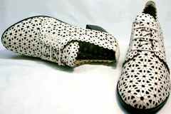 Красивые женские туфли босоножки закрытые женские Arella 426-33 White.