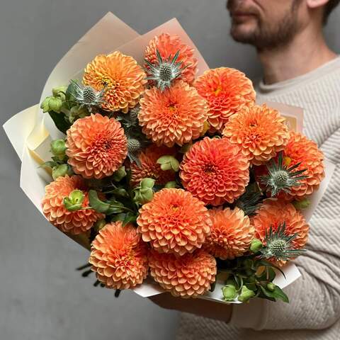 Bright bouquet with dahlias «Sweet Oranges», Flowers: Dahlia, Helleborus, Eryngium