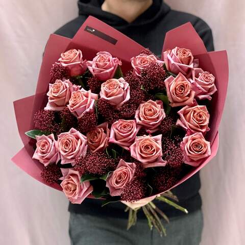 Photo of 19 burgundy-caramel Barista roses and skimmia