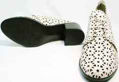 Удобные босоножки на каблуке женские Arella 426-33 White.