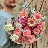 Photo of Interesting bouquet with gerberas «Apricot Marshmallow»