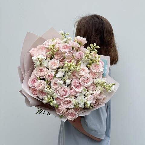 Bouquet «Pearl», Flowers: Bush Rose, Delphinium