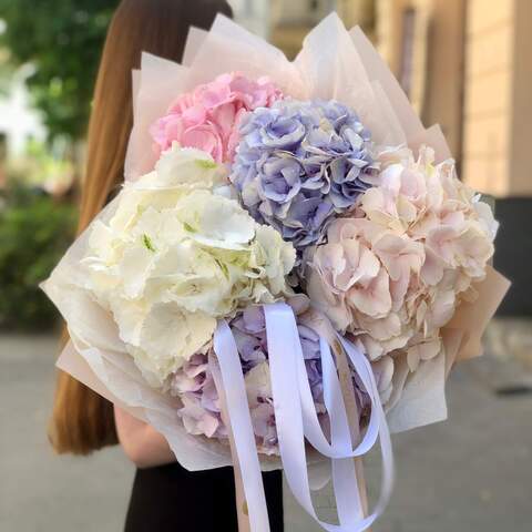 5 pastel hydrangeas in a bouquet «Kiss of Tenderness», Flowers: Hydrangea, 5 pcs.