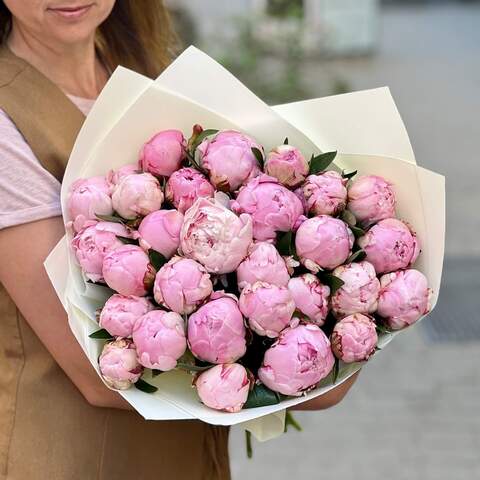 29 Sarah Bernhardt peonies in a bouquet «Petal kisses», Flowers: Paeonia, 29 pcs.