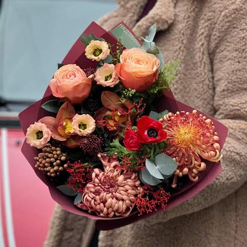 Bouquet «Winter spices», Flowers: Chrysanthemum, Anemone, Rose, Skimmia, Eustoma, Cymbidium, Jatropha, Brunia, Eucalyptus, Thlaspi