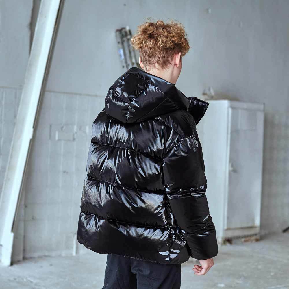 Зимняя  подростковая куртка оверсайз в черном цвете для мальчика
