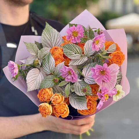 Bright bouquet with spray roses «Playful Mood», Flowers: Peony Spray Rose, Rubus Idaeus, Cosmos