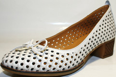 Летние туфли кожаные женские с перфорацией. Белые туфли на невысоком каблуке Rifellini Rovigo - White.