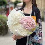 Photo of 3 white and pink hydrangeas in a bouquet «Raspberry Marzipan»