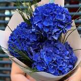 Photo of Bouquet of 3 hydrangeas «Blue eyes»