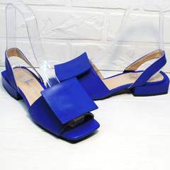 Синие босоножки на каблуке с квадратным носом женские Amy Michelle 2634 Ultra Blue.