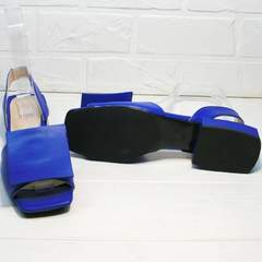 Летние женские босоножки на маленьком каблуке Amy Michelle 2634 Ultra Blue.