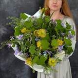 Photo of Field bouquet with interesting flowers «Golden Bee»