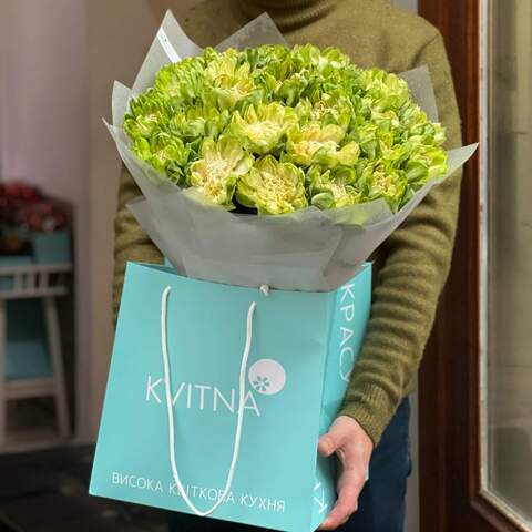 Photo of Bouquet of 25 exclusive greenish Kvitna dragon roses