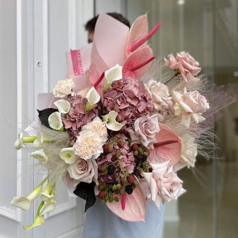 Bouquet «Romantic Kiss», Flowers: Hydrangea, Zantedeschia, Dianthus, Rubus, Stipa, Anthurium, Rose