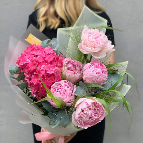 Bouquet «Pink boom», Flowers: Hydrangea, Eucalyptus, Panicum, Paeonia