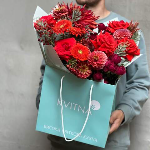 Photo of Bright bouquet with roses «Pomegranate Heart»