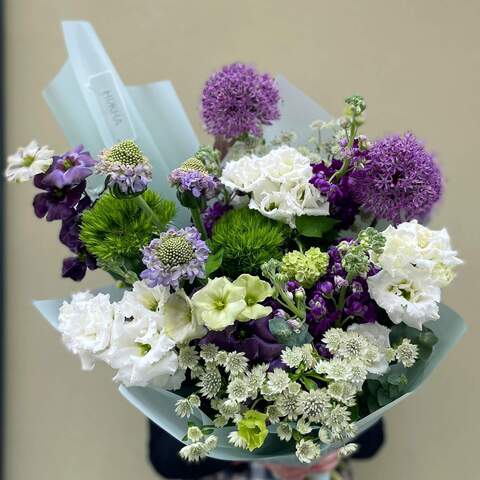 Bouquet «Cream Blackberries», Flowers: Eustoma, Dianthus, Astrantia, Matthiola, Scabiosa, Viburnum
