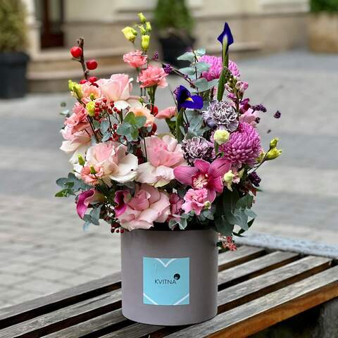 Flowers in a box «Sweet marmalade», Flowers: Rose, Eustoma, Zantedeschia, Chrysanthemum, Dianthus