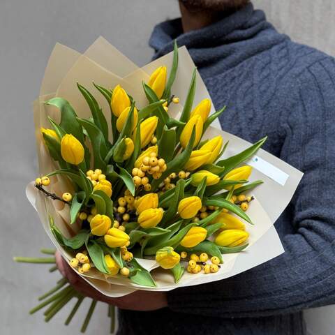 Bright bouquet with tulips and ilex «Sunny Katrusya», Flowers: Tulipa, Ilex